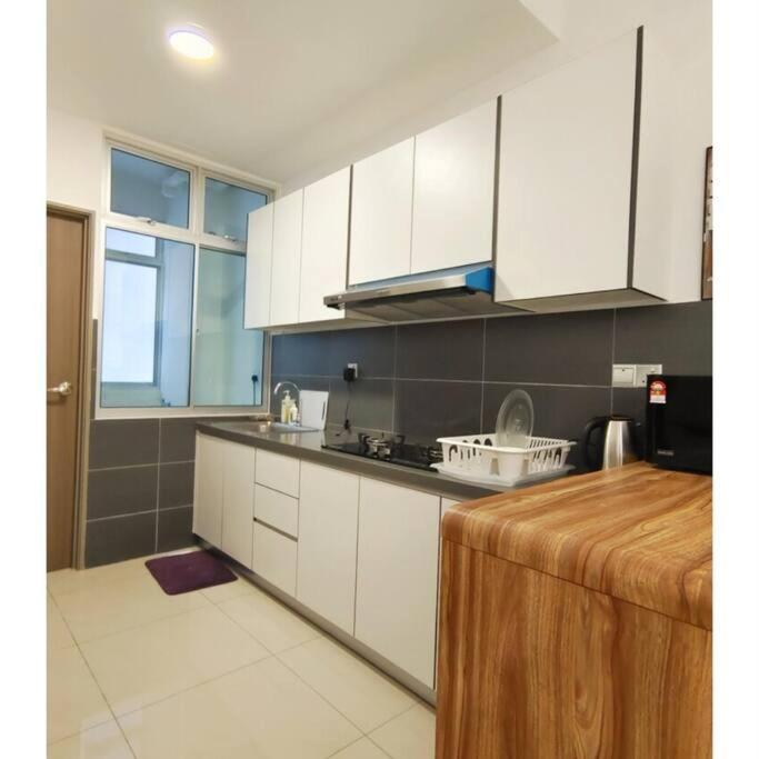 Sks Habitat Terminal Bus Netflix Jchome By Mwm Johor Bahru Extérieur photo
