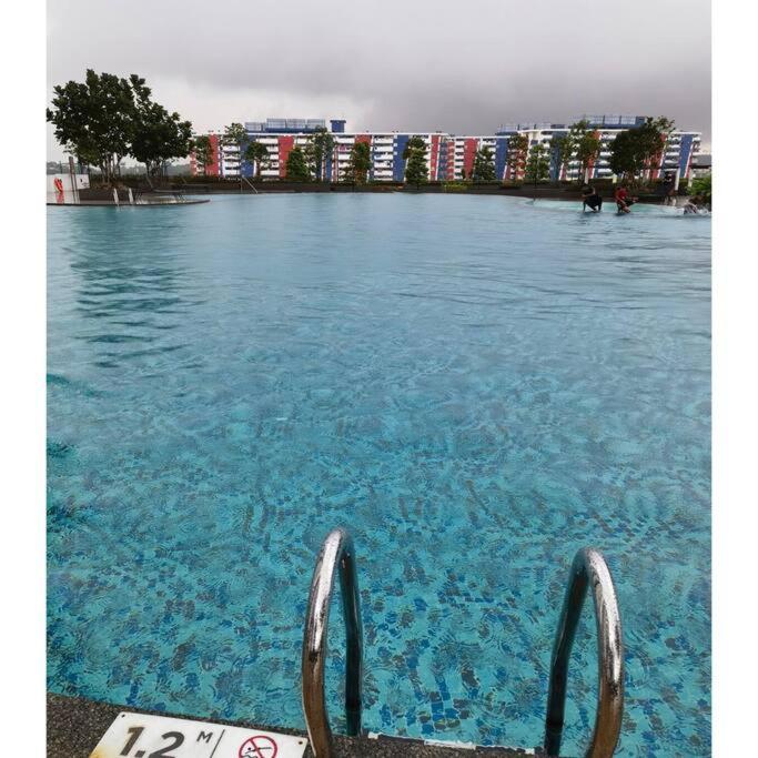 Sks Habitat Terminal Bus Netflix Jchome By Mwm Johor Bahru Extérieur photo