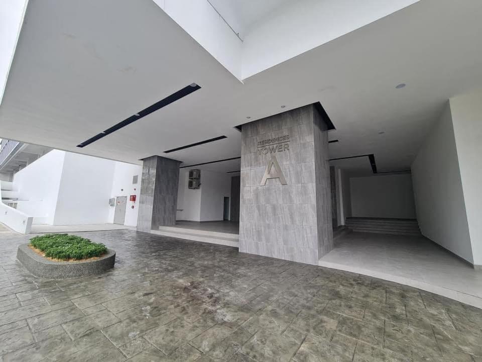 Sks Habitat Terminal Bus Netflix Jchome By Mwm Johor Bahru Extérieur photo